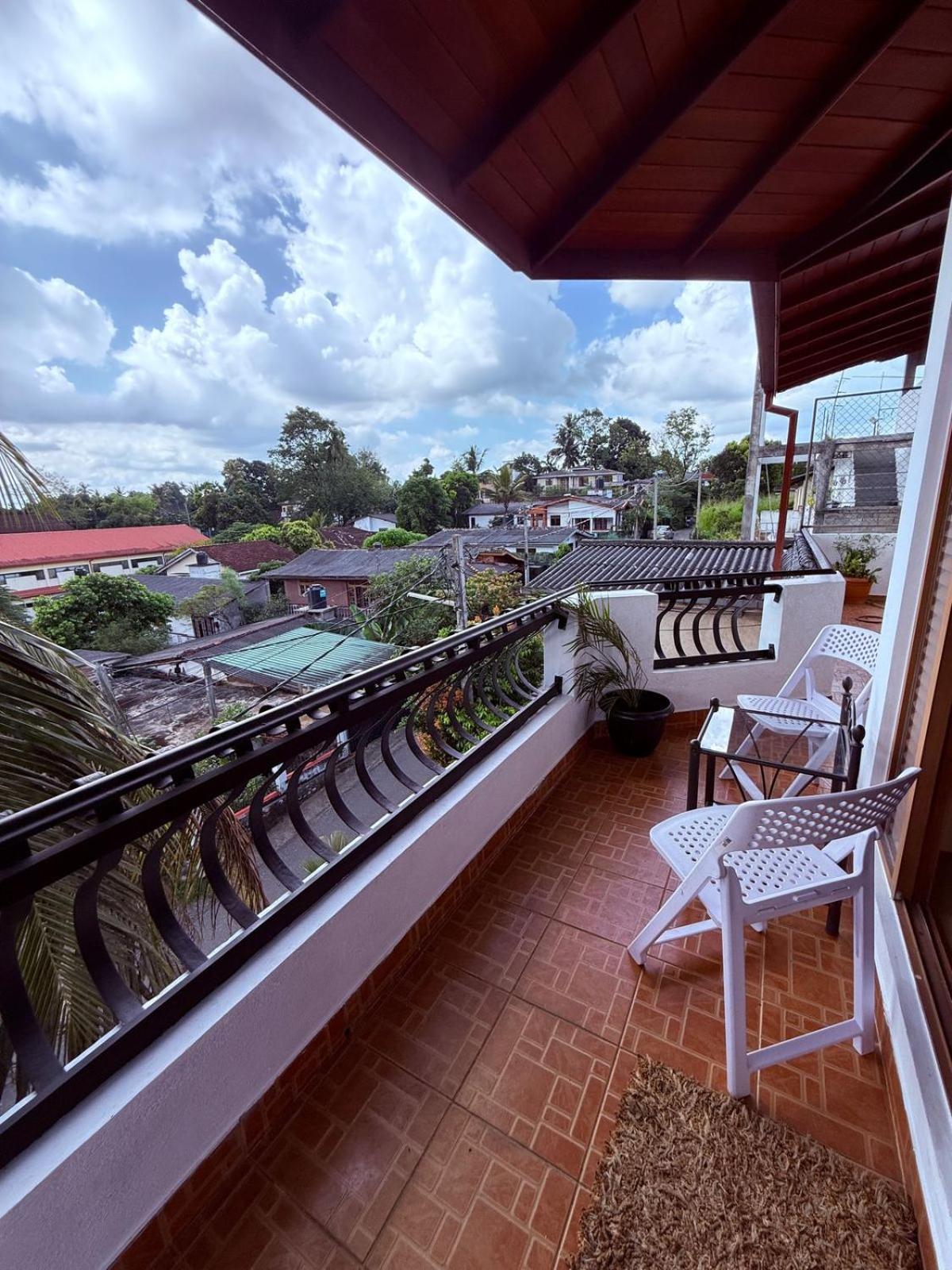 קנדי Resident View Homestay מראה חיצוני תמונה